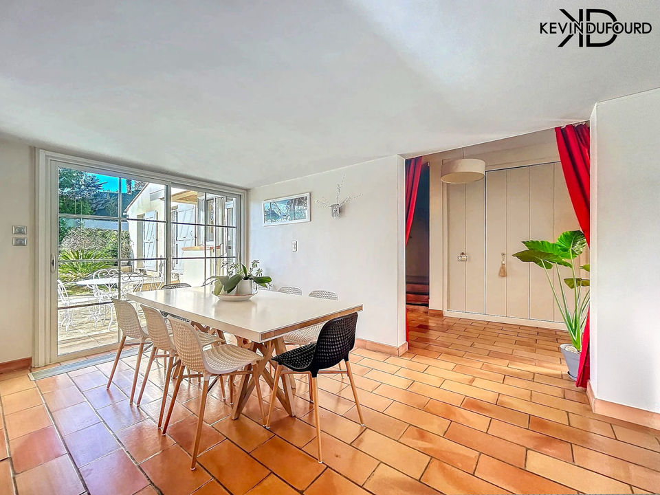 Villa avec studio : 285m² sur un terrain de 4150m² à SAINT - Photo 2