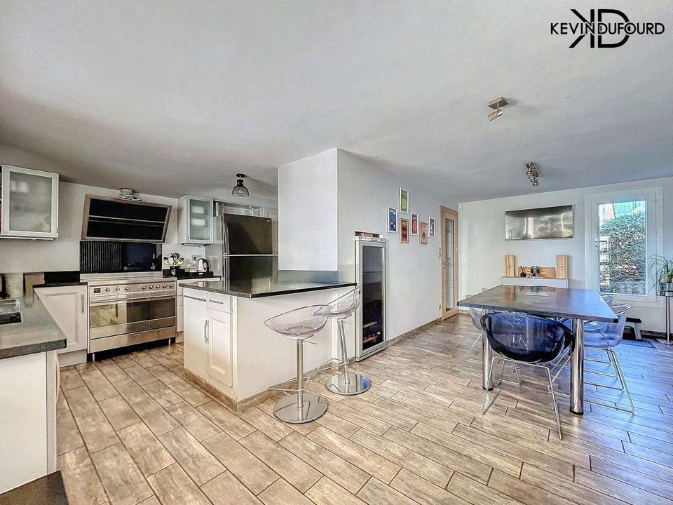 Villa avec studio : 285m² sur un terrain de 4150m² à SAINT - Photo 4
