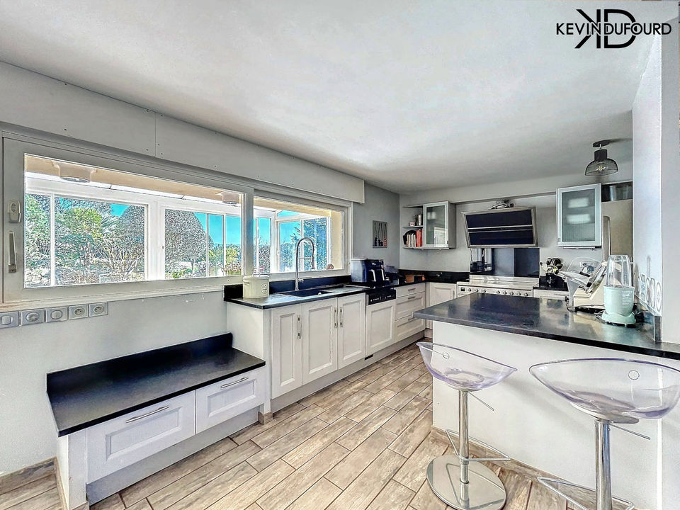 Villa avec studio : 285m² sur un terrain de 4150m² à SAINT - Photo 5