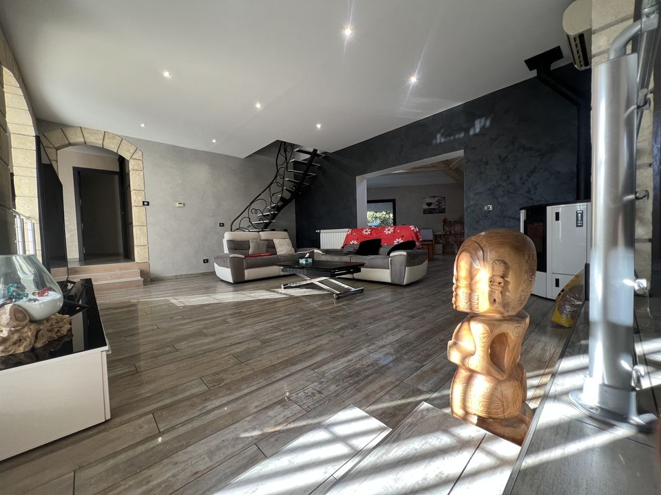 Villa 170 m² aux prestations intérieures récentes, piscine - Photo 3