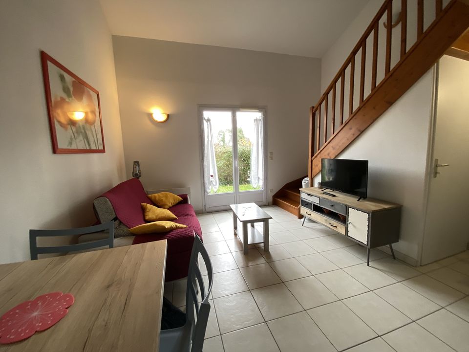 Charmant T2 en duplex entièrement rénové avec terrasse - Photo 2