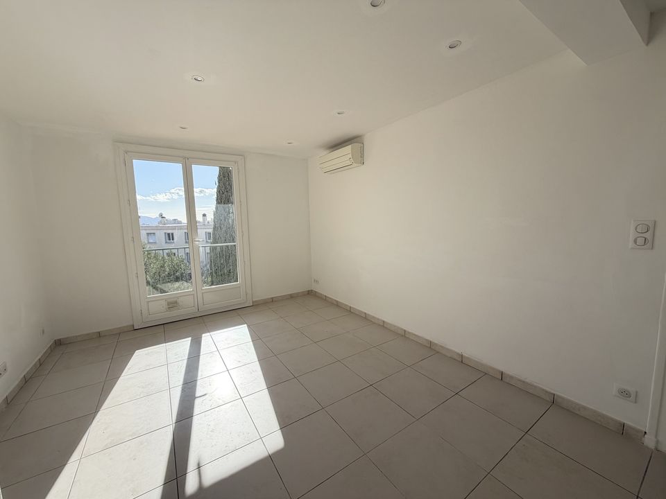 APPARTEMENT T3/4 DE 64M² / BALCON / LOGGIA / CAVE - Photo 3