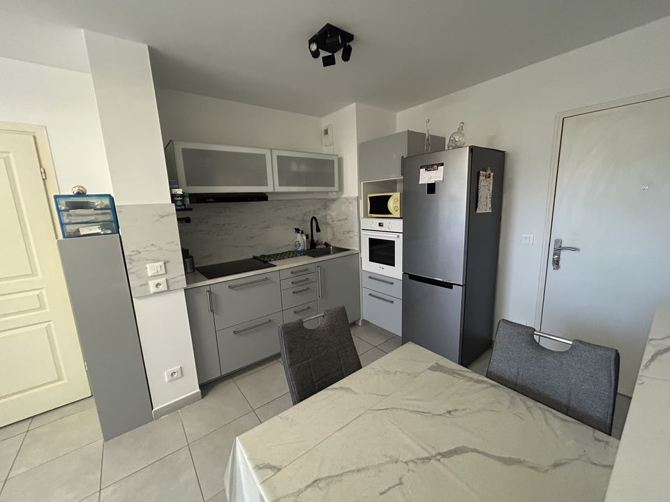 T2 avec box fermé / Résidence de standing avec piscine / - Photo 4