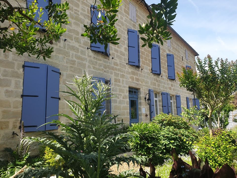 Maison de Maître en centre bourg très dynamique - Photo 3