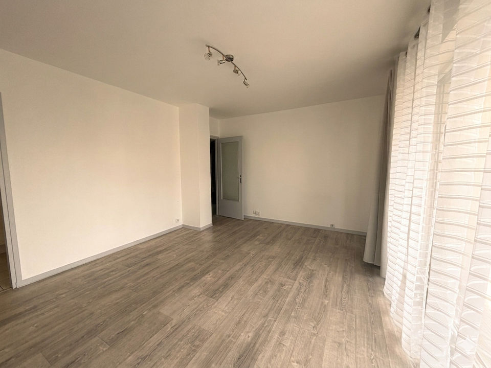 Appartement T2  Lumineux avec balcon filant, parking privatif - Photo 3