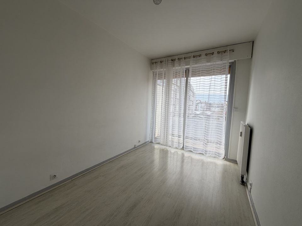 Appartement T2  Lumineux avec balcon filant, parking privatif - Photo 5