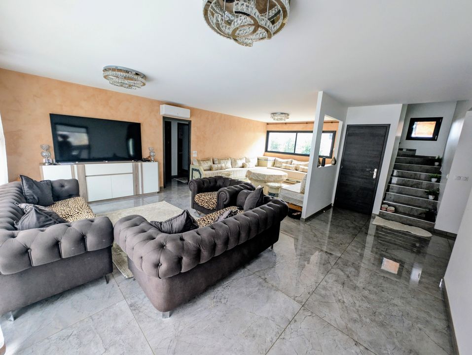 MAISON RECENTE AVEC GARAGE - PISCINE -  TERRAIN ET UN - Photo 2
