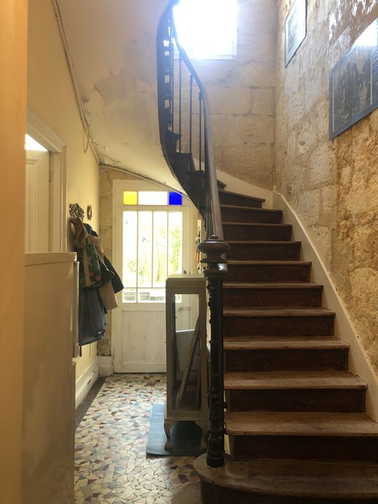 MAISON DE VILLE CENTRE PAUILLAC UN ETAGE, 3 CHAMBRES, COUR - Photo 3