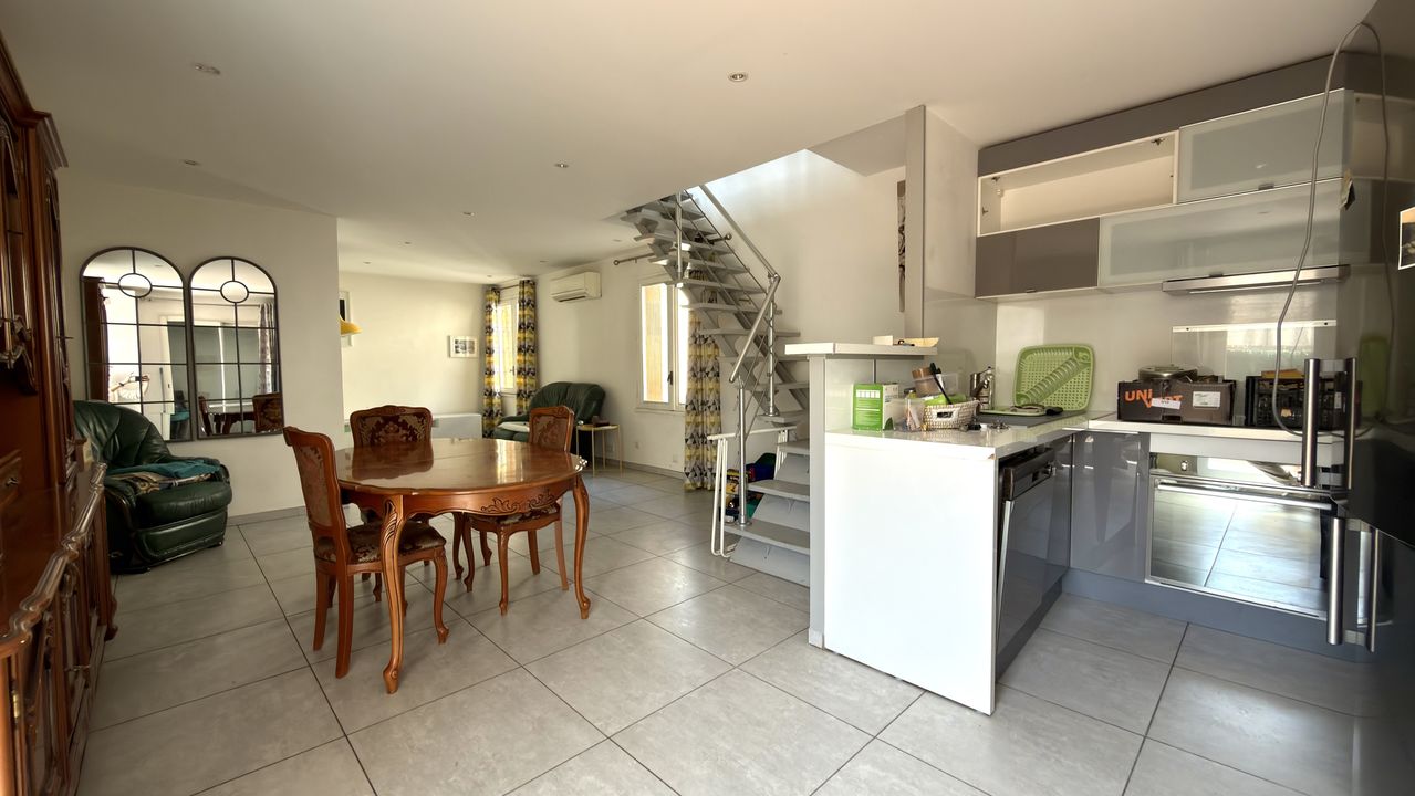 LA PENNE SUR HUVEAUNE, MAISON DE VILLE DE TYPE 3 AVEC EXTERIEUR - Photo 2