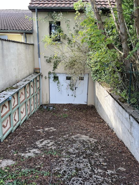 MAISON A RENOVER SUR AMILLY - Photo 2