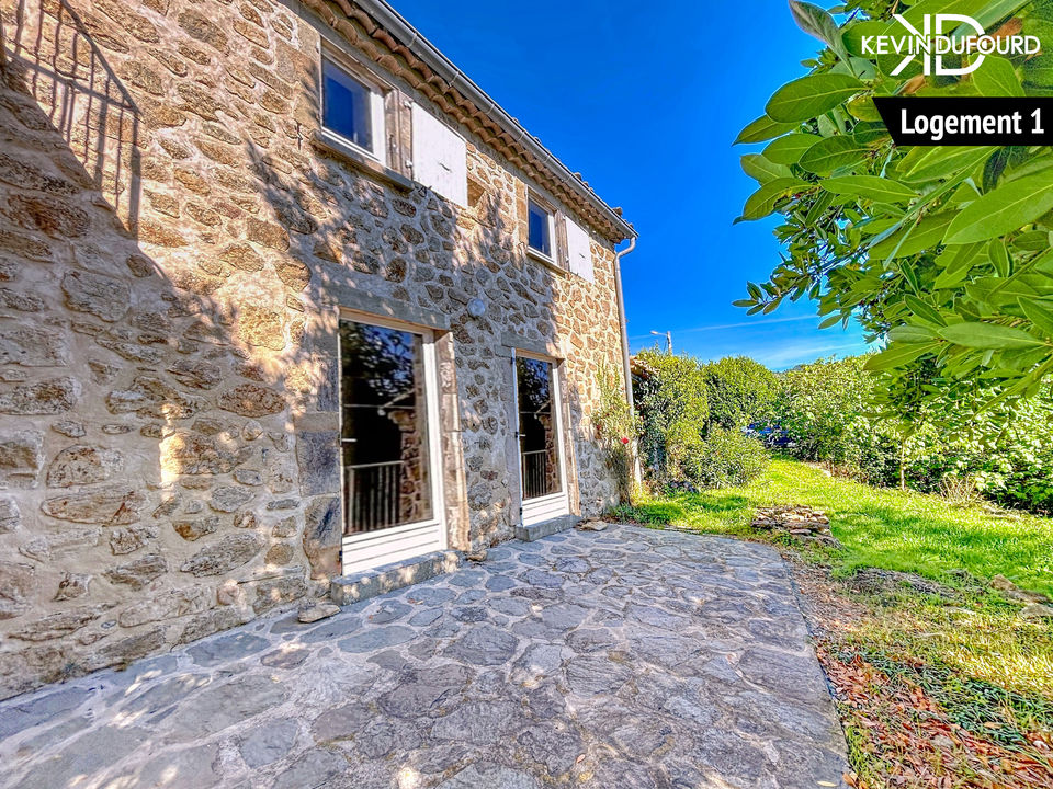 Ensemble immobilier de 300m² avec un terrain de 1,2 ha à - Photo 2