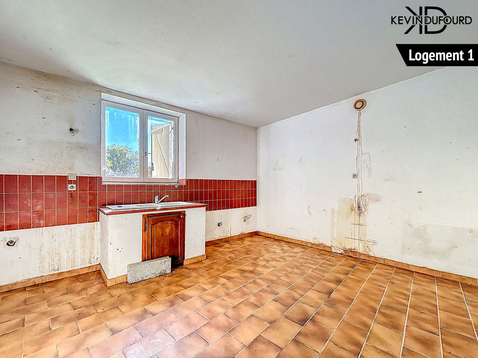 Ensemble immobilier de 300m² avec un terrain de 1,2 ha à - Photo 3