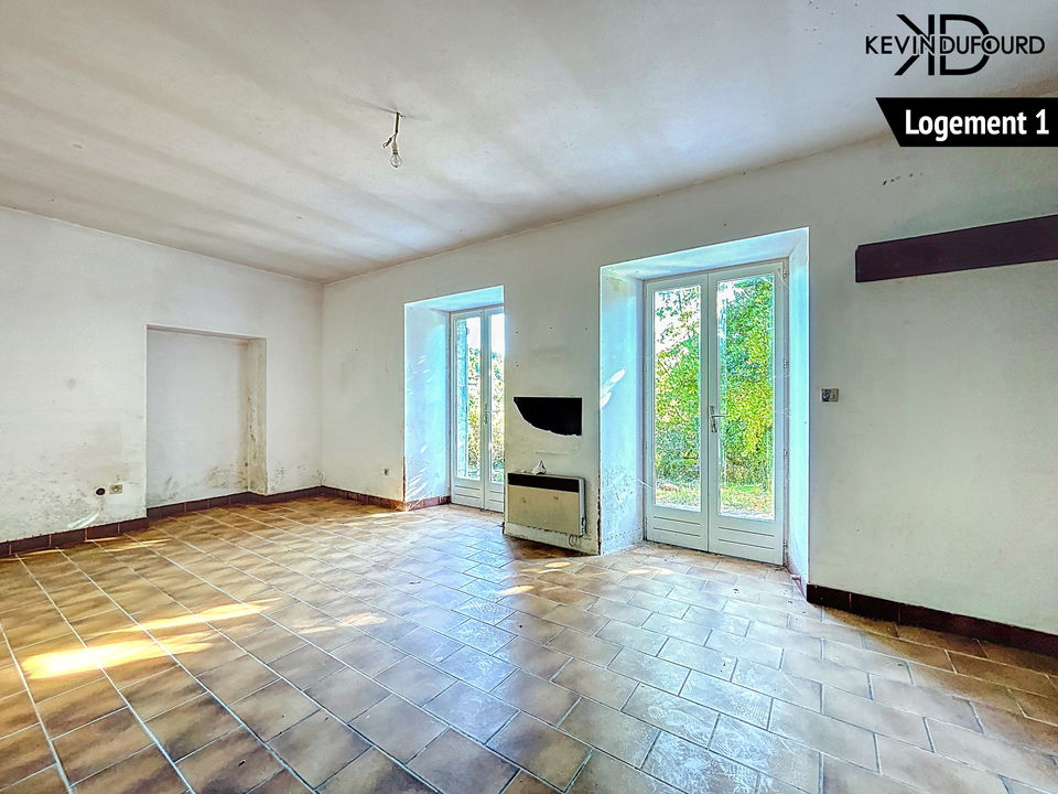 Ensemble immobilier de 300m² avec un terrain de 1,2 ha à - Photo 4