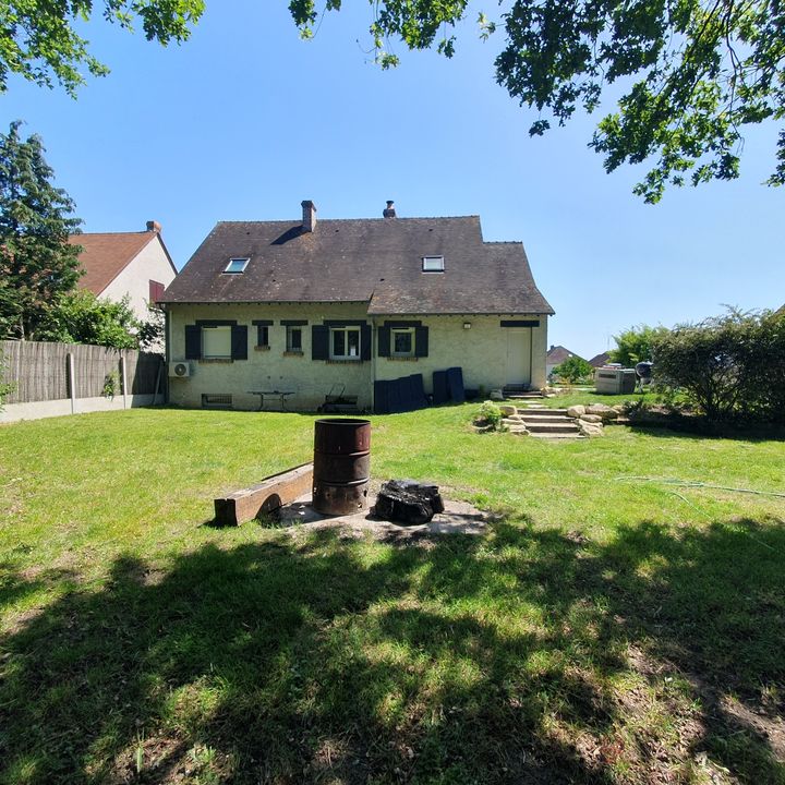 MAISON 4 CHAMBRES  166m2 sur un terrain  846m2 - Photo 2