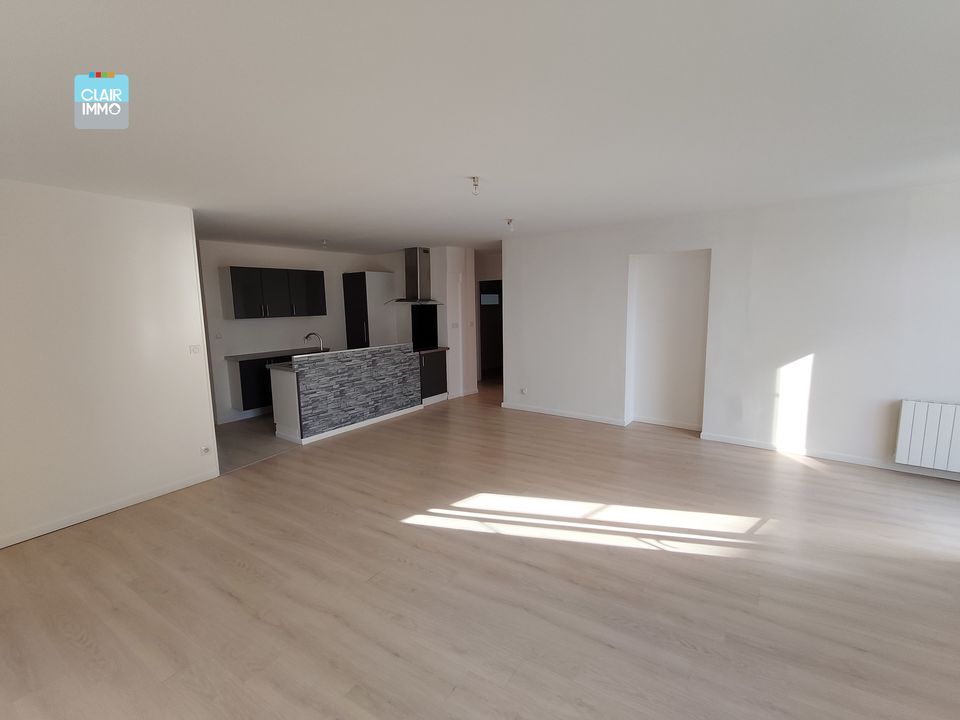 A MACON EN BOURGOGNE APPARTEMENT T4 DE 99.29 M² AVEC BALCON ET - Photo 2