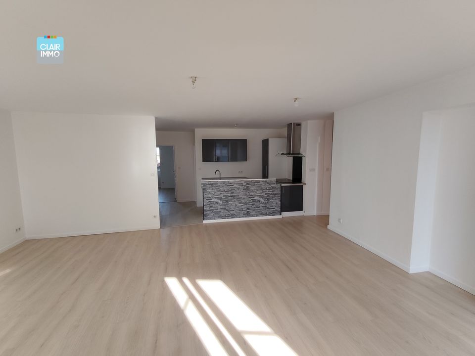 A MACON EN BOURGOGNE APPARTEMENT T4 DE 99.29 M² AVEC BALCON ET - Photo 3