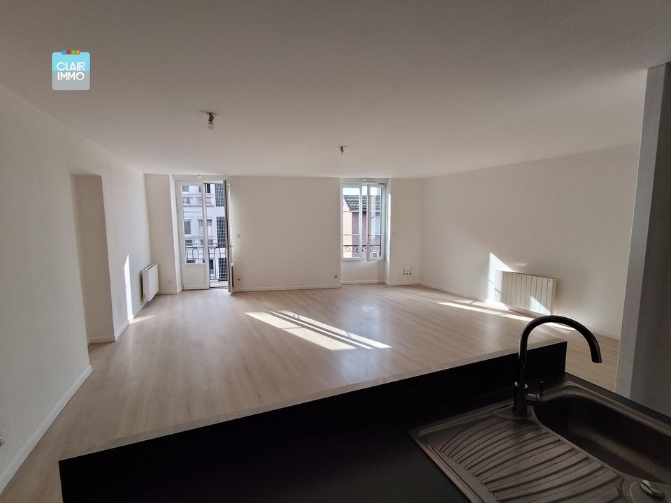 A MACON EN BOURGOGNE APPARTEMENT T4 DE 99.29 M² AVEC BALCON ET - Photo 4