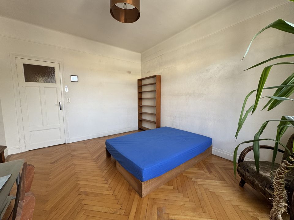 Appartement T4 traversant de 116 m² avec balcons, cave et - Photo 3