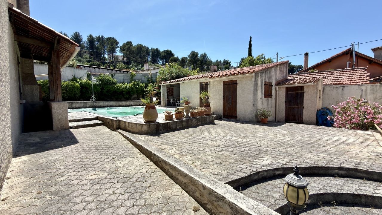 LA PENNE SUR HUVEAUNE, VILLA DE TYPE 5/6 AVEC PISCINE ET GARAGE - Photo 2