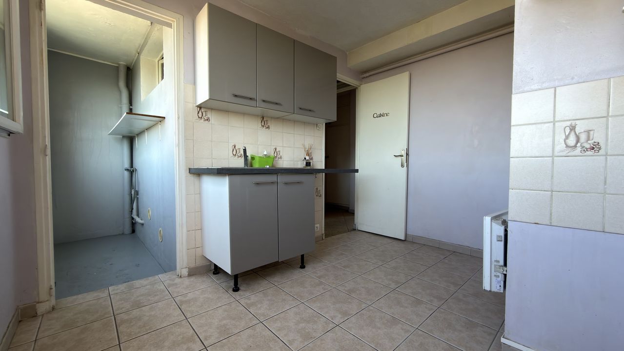MARSEILLE 10EME, APPARTEMENT DE TYPE 3/4 AVEC CAVE - Photo 4