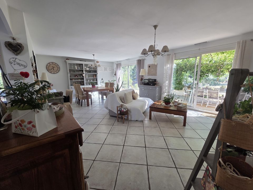 Superbe maison T6 de plain-pied de 140 m² sur plus de 3 500 - Photo 2