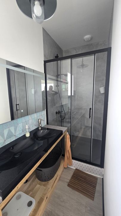 belle maison spacieuse offrant deux appartements - Photo 5