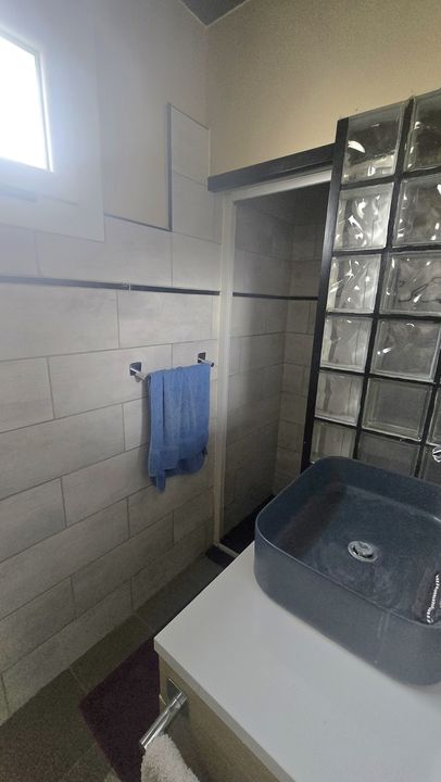Maison lumineuse à rafraîchir - Photo 5