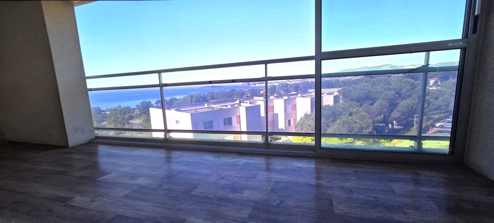 Studio 21 m² + 6m² deTerrasse avec vue mer à La Ciotat - Photo 3