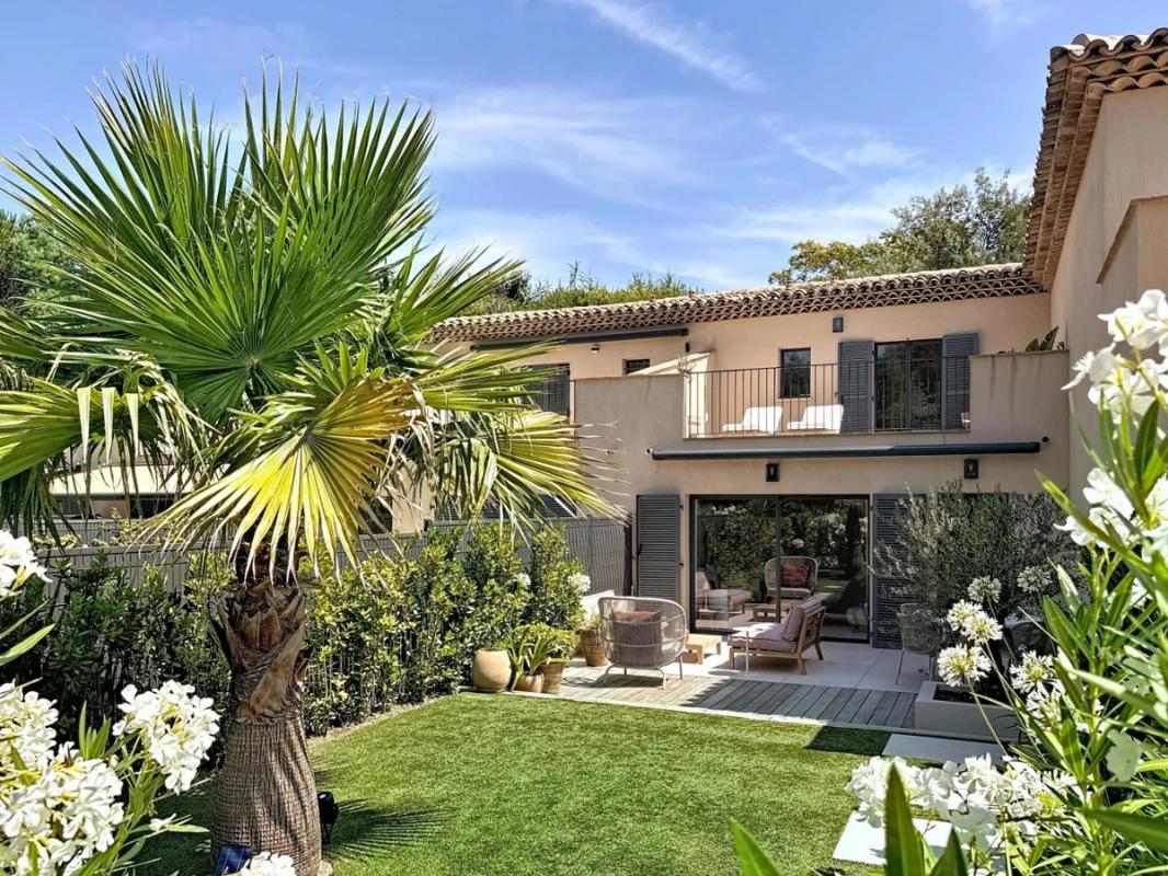 Référence : 7008-LES - DUPLEX T3 RÉNOVÉ À 100M DE LA PLAGE À VENDRE À GRIMAUD BEAUVALLON