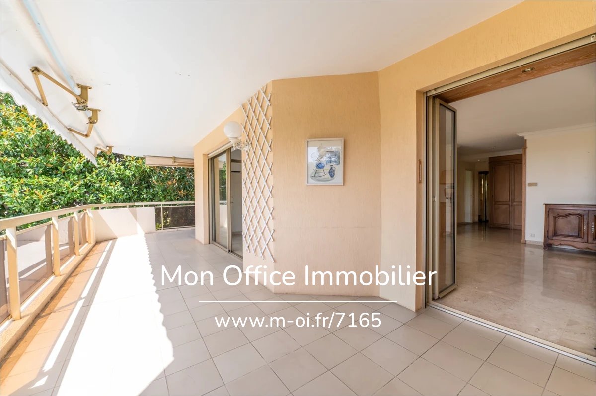 Référence : 7165-MDI - Appartement de 100m2 avec un terrase et un double garage à Cannes