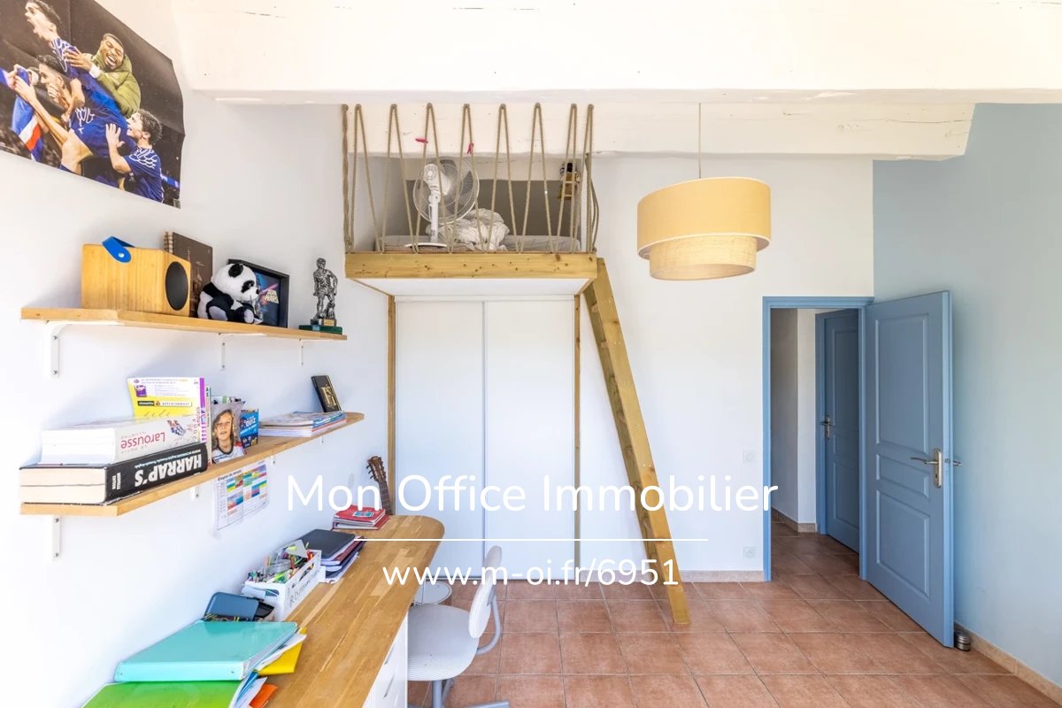 Référence : 6951-NGU - Maison 7 pièces - 210m2 - Piscine et vue dégagée sur les pins - Commerces à pied