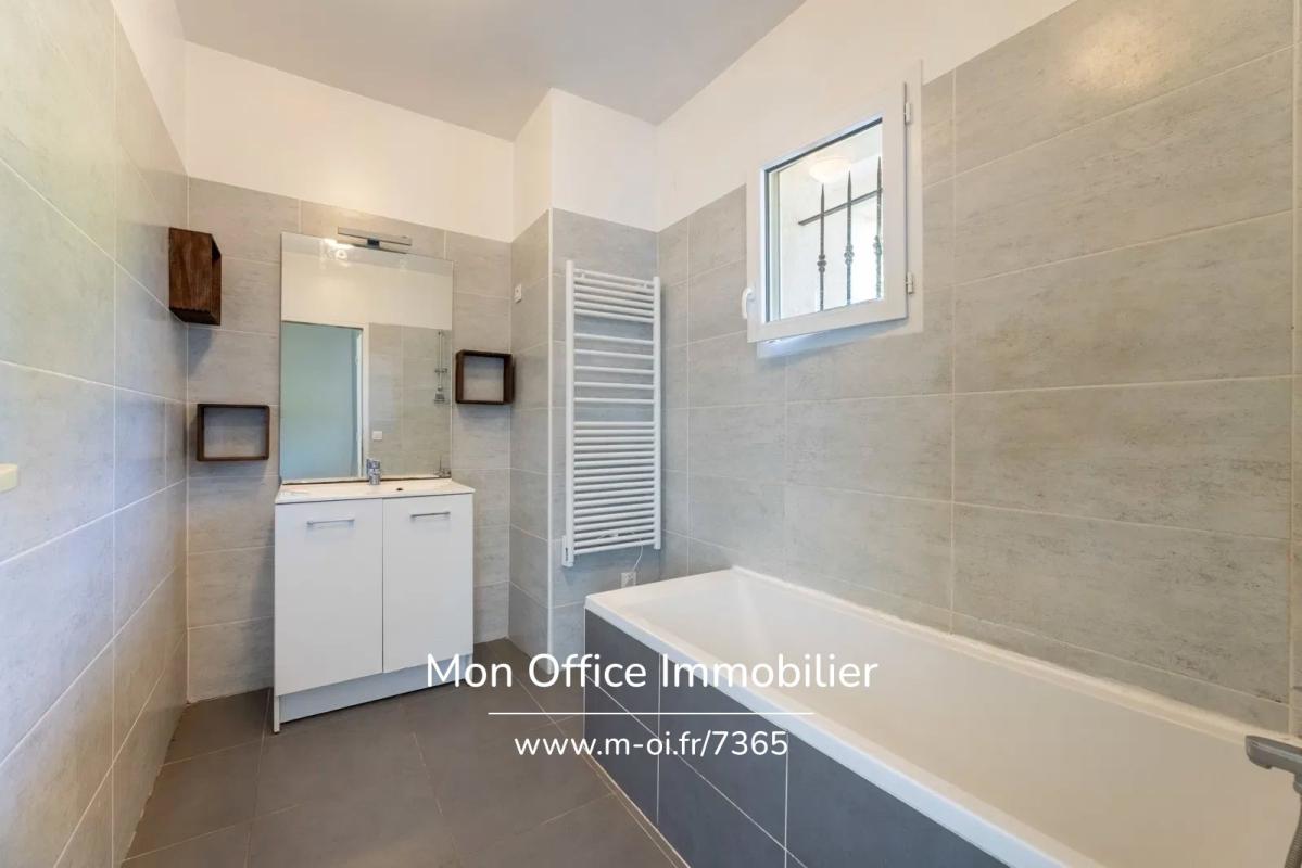 Référence : 7365-ASI. - Peypin - Beau duplex T4 avec jardin