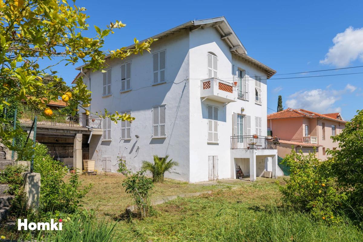 Cagnes-sur-Mer – Propriété de caractère d’environ 300 m² sur terrain de 1346 m² – Fort potentiel