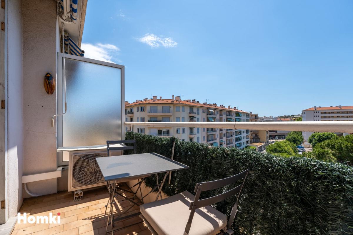 Antibes – Centre-ville, 3 pièces traversant avec 3 extérieurs et cave