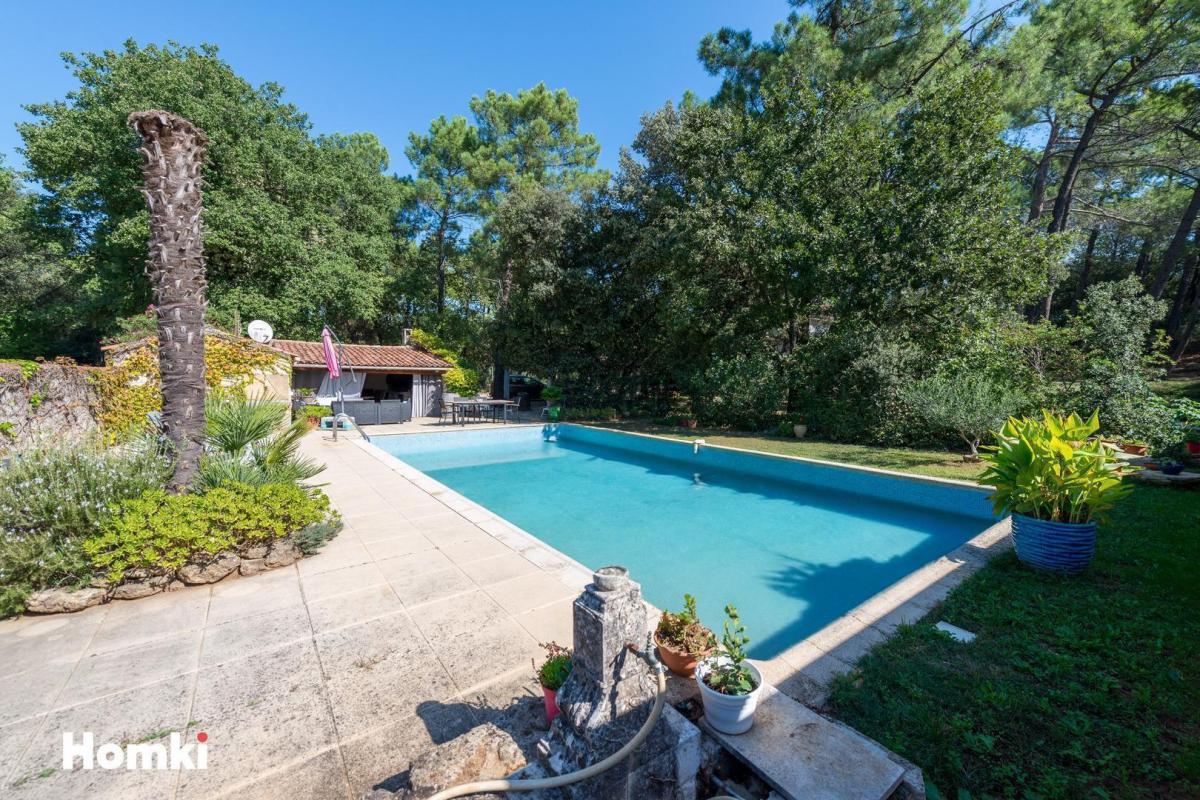 Maison/Villa T7 de 176 m² à Suze-la-Rousse 26790