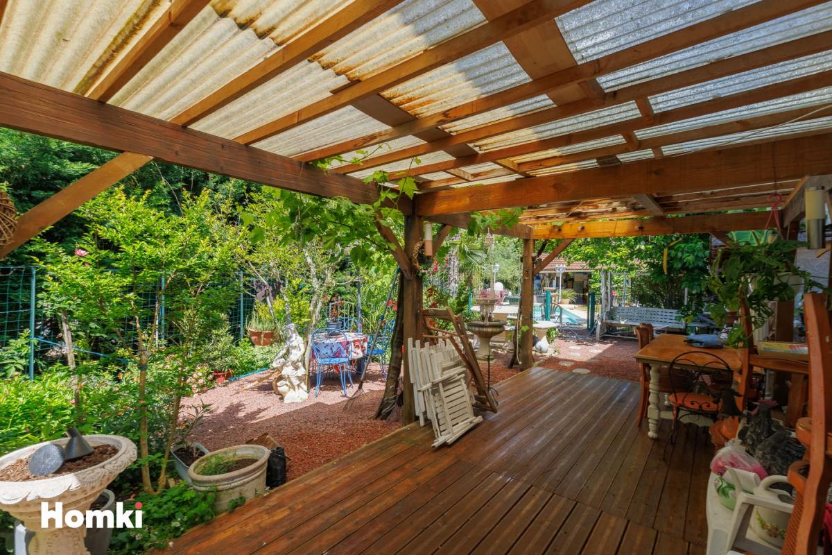 Appartement T5 de 108 m² à Saint-Symphorien-d'Ozon 69360, Avenue Robert Schumann avec jardin privatif et piscine