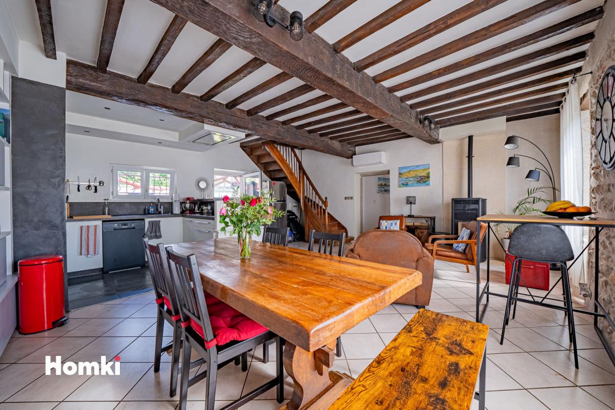MAGNIFIQUE MAISON DE VILLAGE T7 DE 176M2 AVEC COUR, CARPORT ET GARAGE – 01150 BLYES