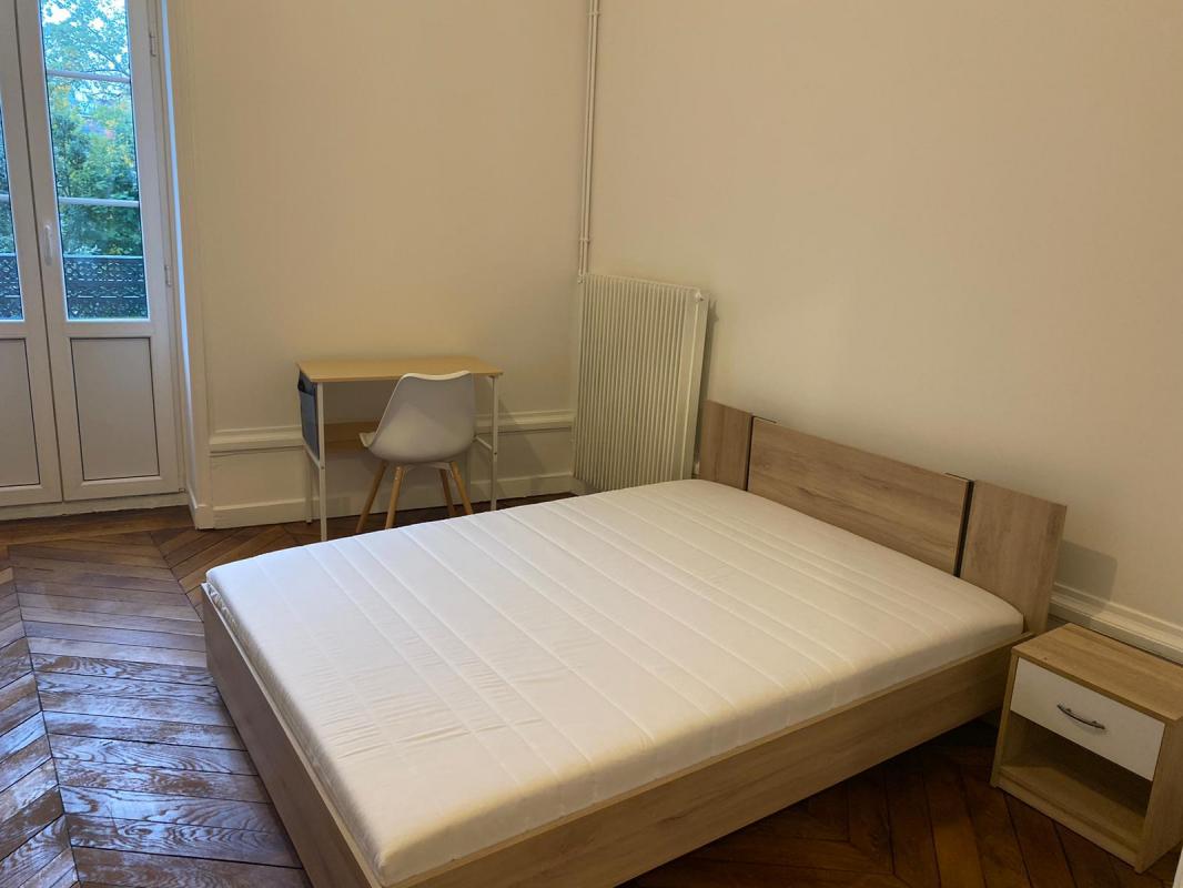 Appartement à louer, 1 pièces, 73 m², Caluire Et Cuire