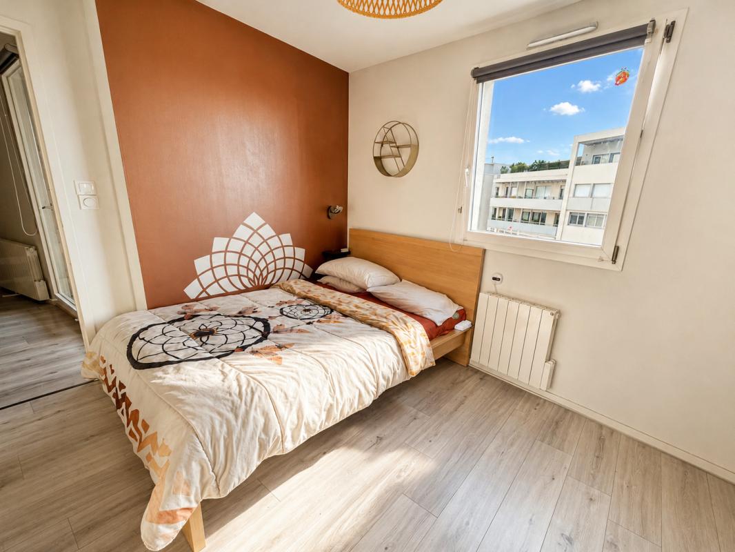 T2 lumineux en étage élevé avec loggia et vue dégagée - Photo 2