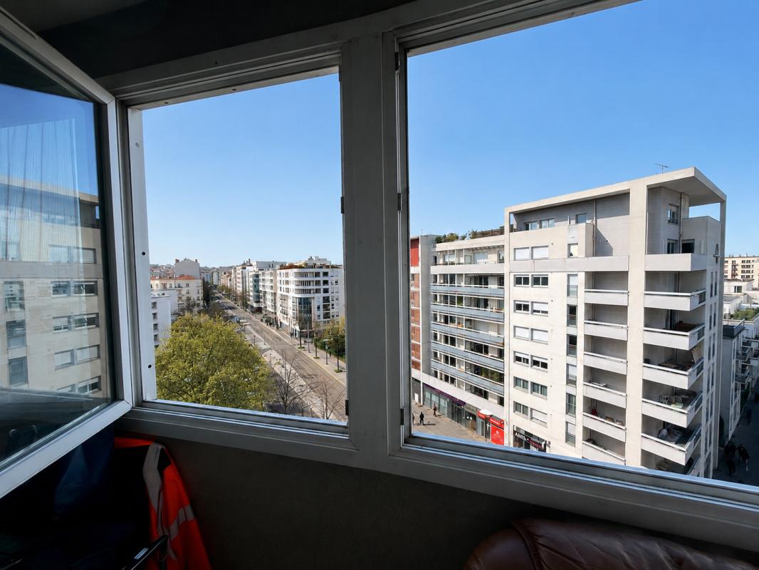 T2 lumineux en étage élevé avec loggia et vue dégagée - Photo 4