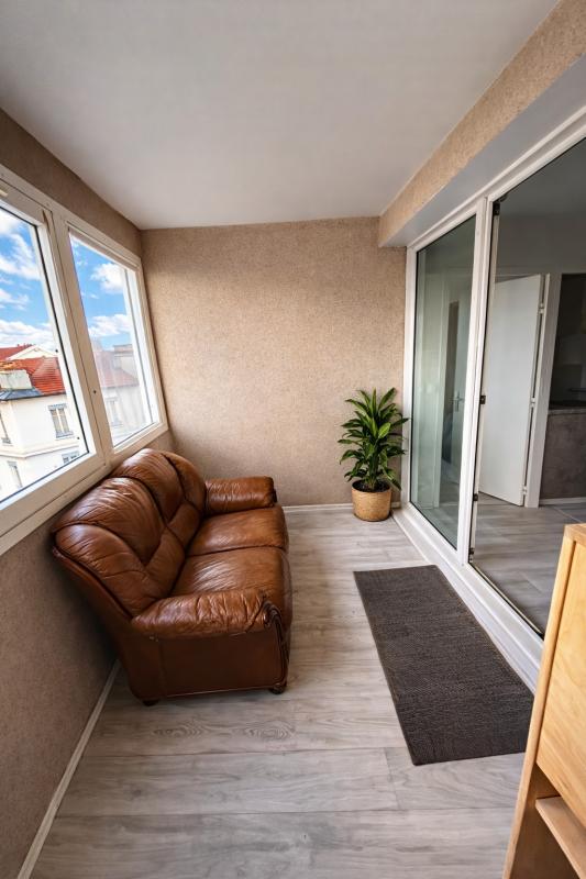 T2 lumineux en étage élevé avec loggia et vue dégagée - Photo 5