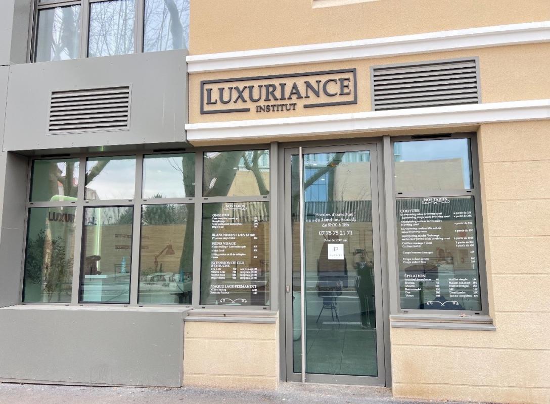 À SAISIR – MAGNIFIQUE SALON DE BEAUTÉ NEUF À AIX-EN-PROVENCE