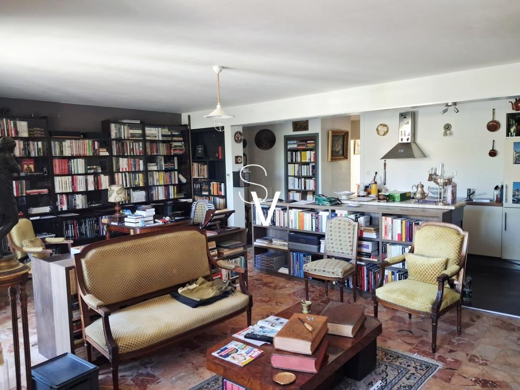 Viager occupé - Appartement T3 de 77 m2 avec terrasse, parking - Monsieur 78 ans