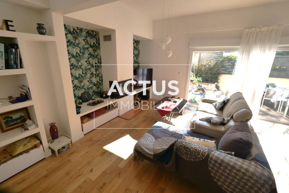 Maison de ville avec terrasse au centre de Salon de Provence