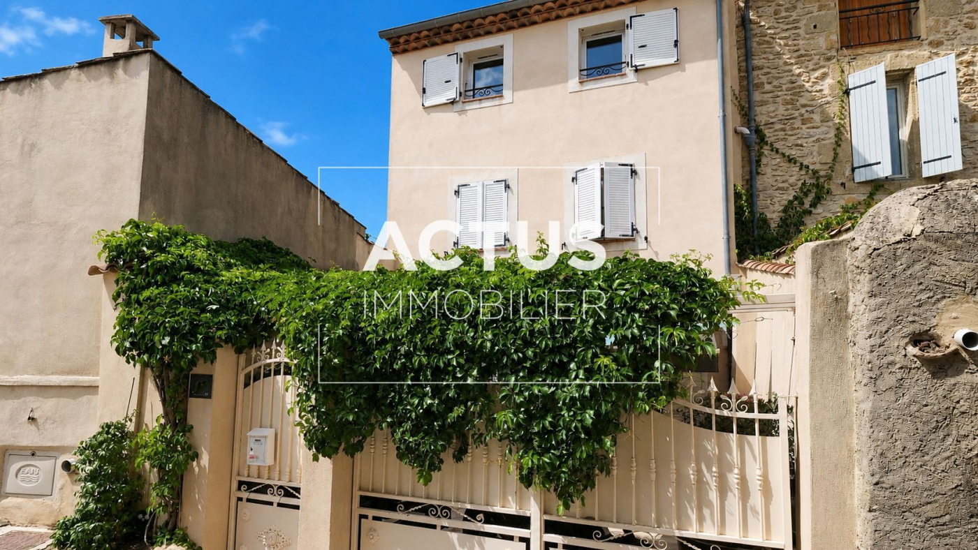 Maison de village rénovée avec terrasse au cœur de L