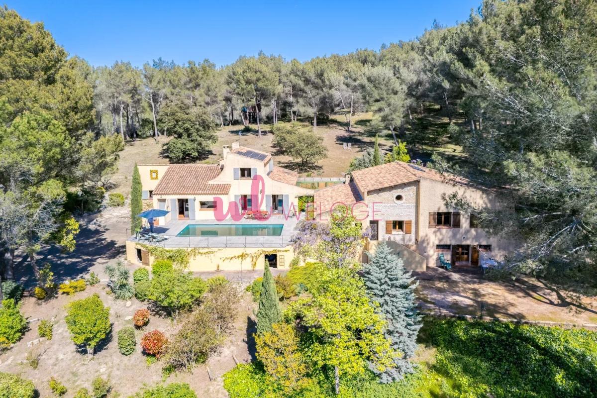 Propriété d'exception - 2 habitations - Dépendance - Piscine - Tennis - Garage