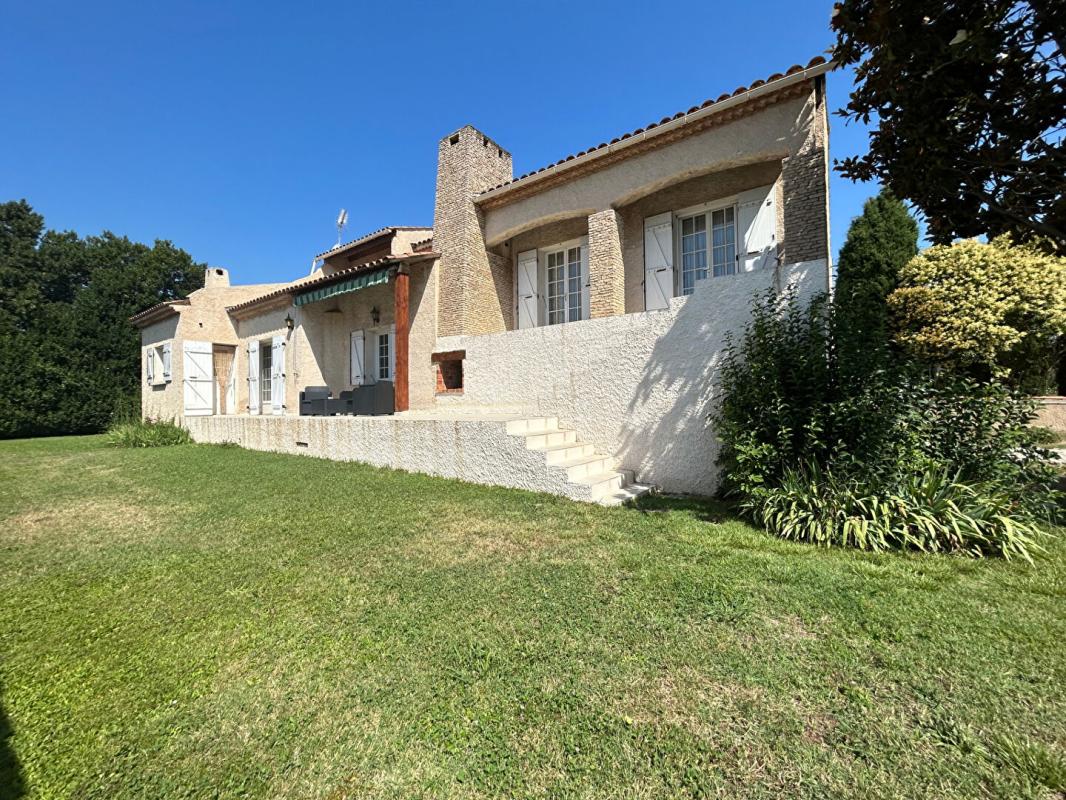 Maison familiale de 238 m² sur plus de 800 m² de terrain
