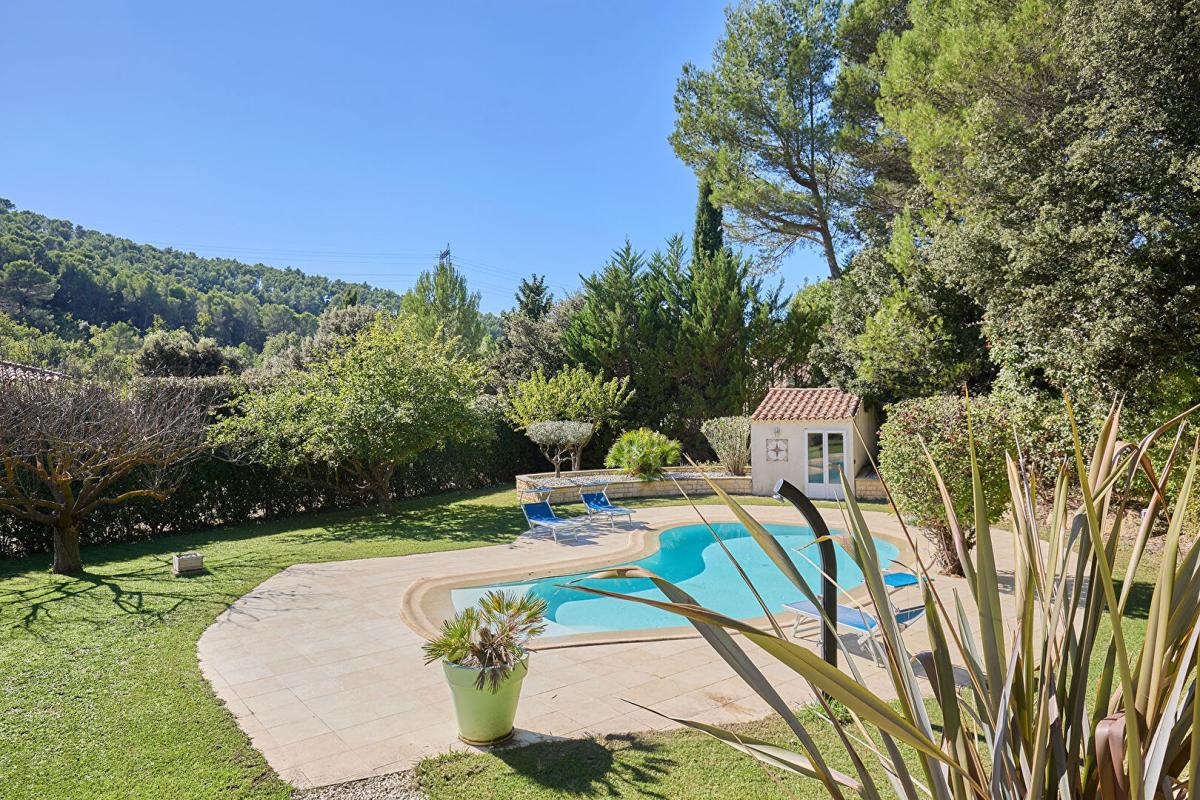 MAISON 207m2 SUR 4000m2 TERRAIN AVEC PISCINE