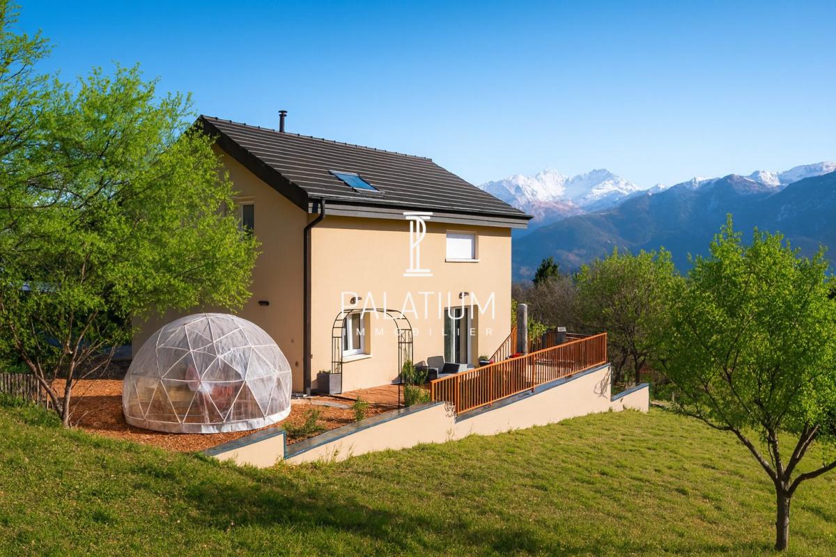 Magnifique appartement trois pièces avec terrasse et jardin