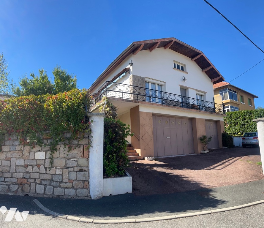 EN IMMO-INTERACTIF : SAINT-GENEST-LERPT maison ind sur sous-sol semi-enterré, 106 m2, terrain 728 m2